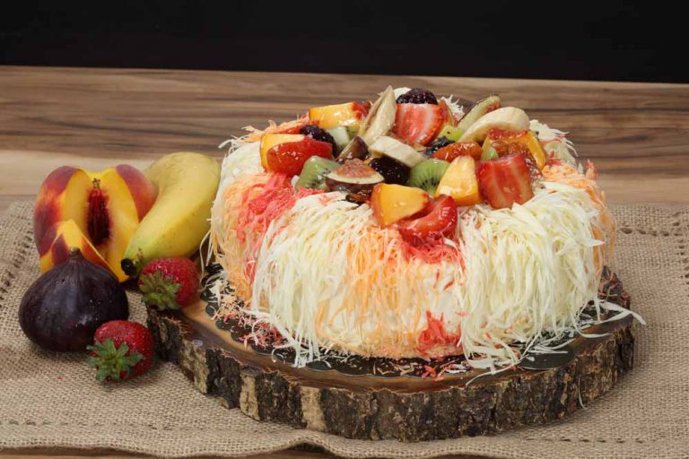 Püsküllü Karışık Meyveli Pasta